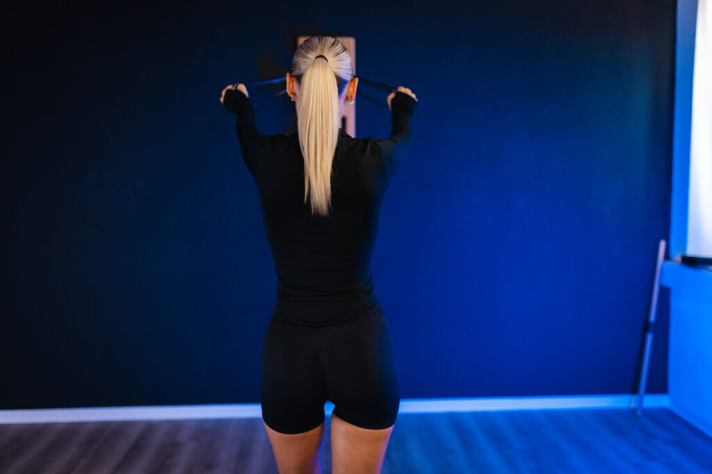 Reverse Fly (beidarmig) am BeBold Wallgym – Endposition (Zugrichtung von oben)
