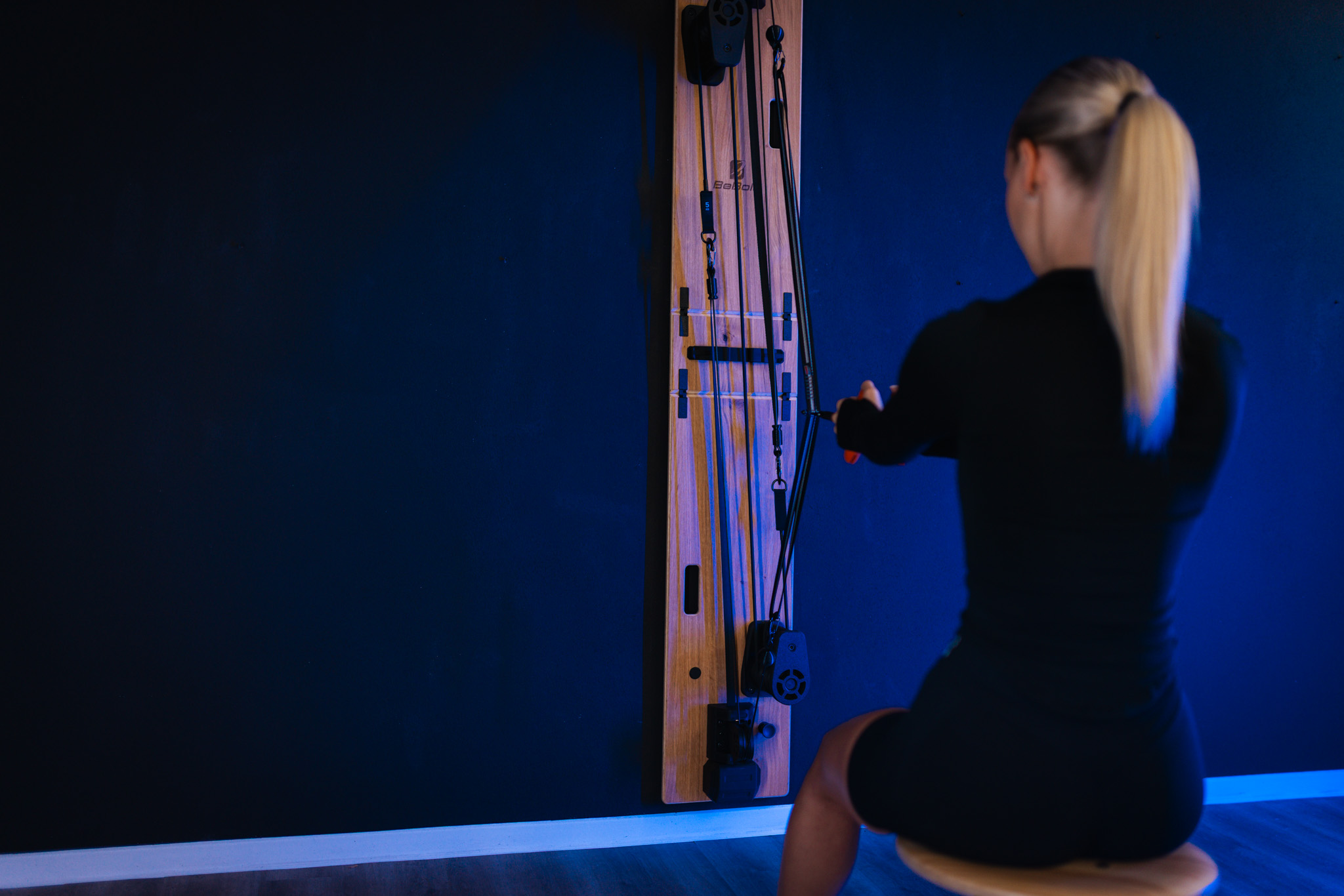 Rudern am Kabel am BeBold Wallgym – Startposition (Zugrichtung von unten)