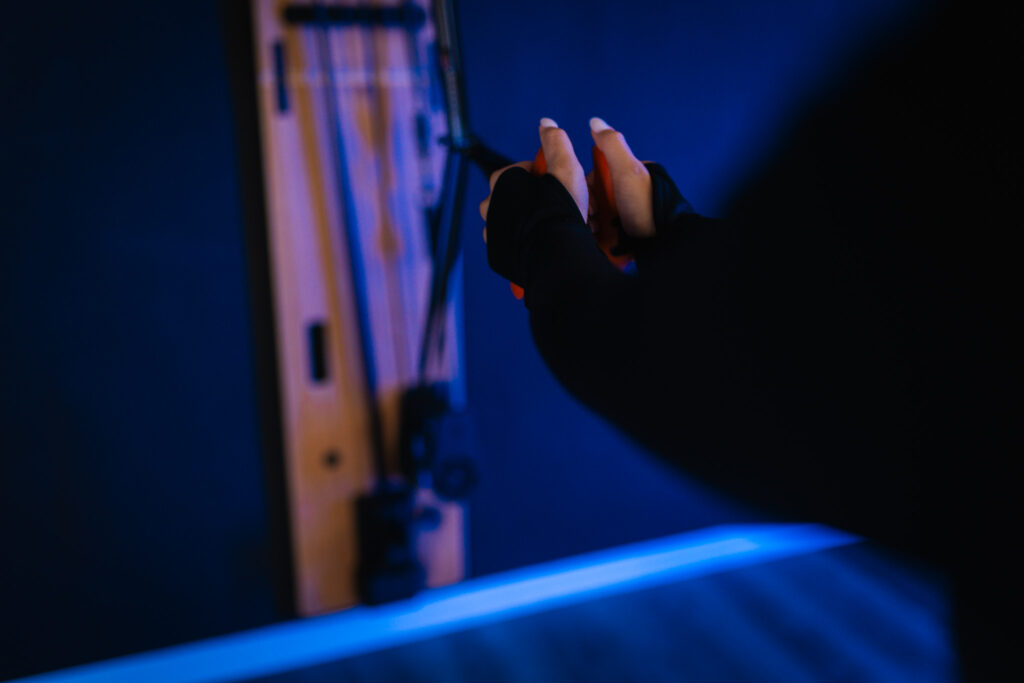 Rudern am Kabel am BeBold Wallgym – Startposition (Zugrichtung von unten)